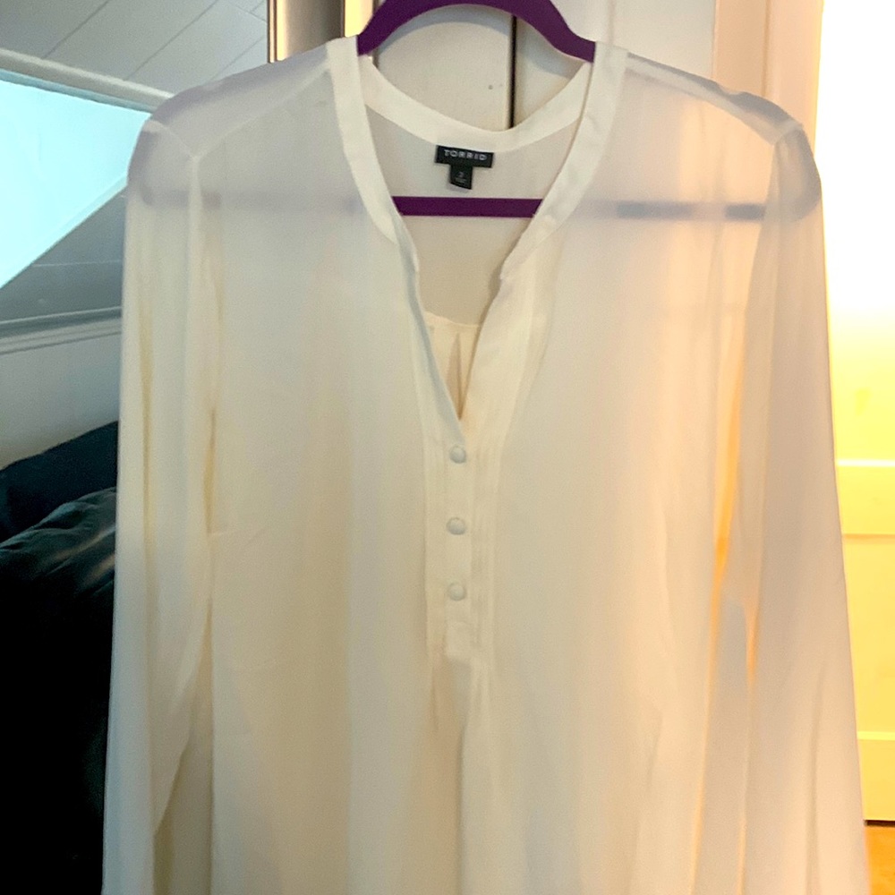 Torrid ivory georgette blouse,size 2